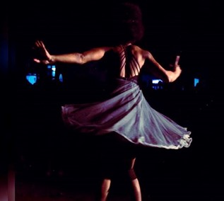 Danse avec Julie Larisoa